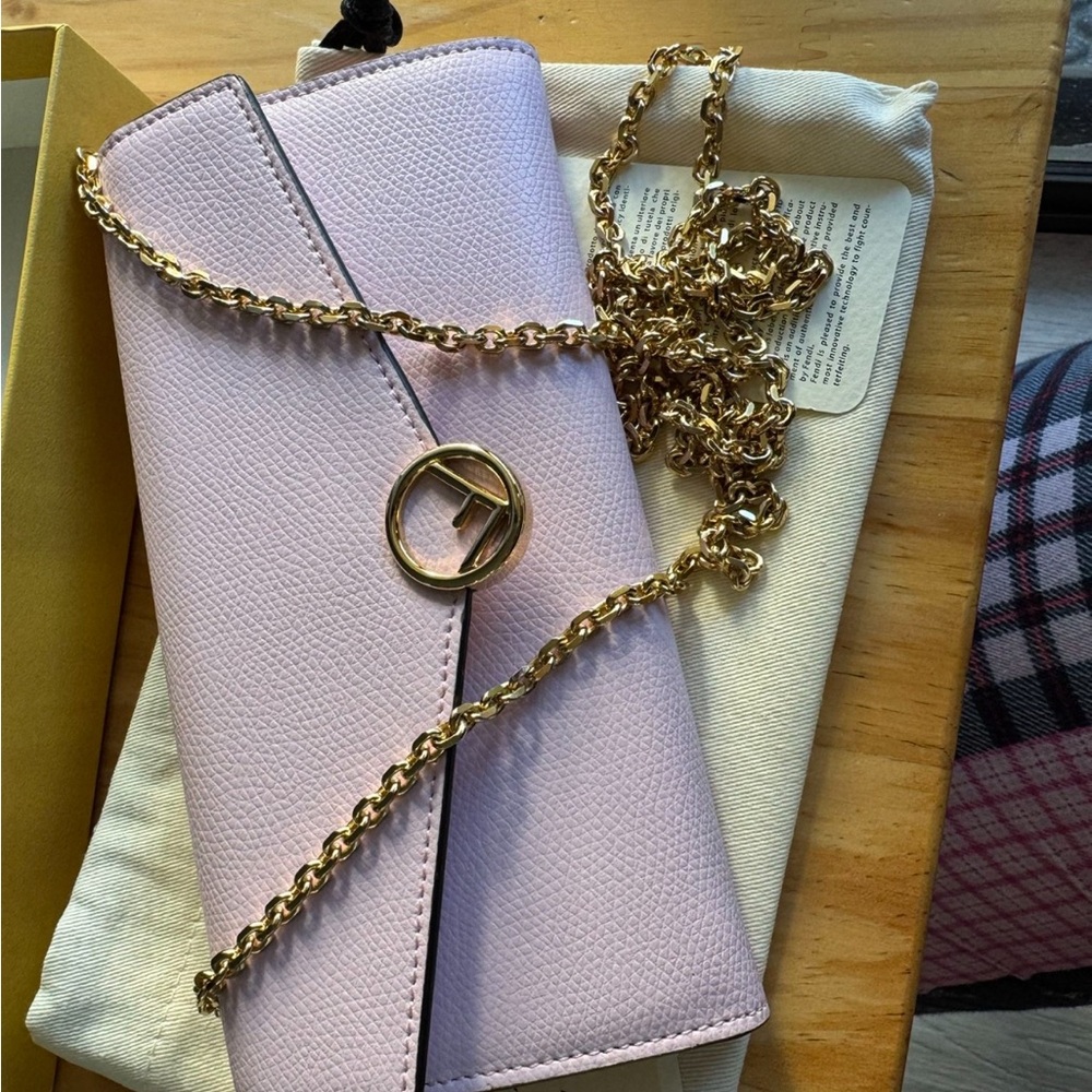 Fendi Baguette Continental Wallet with Chain in pink nappa leather